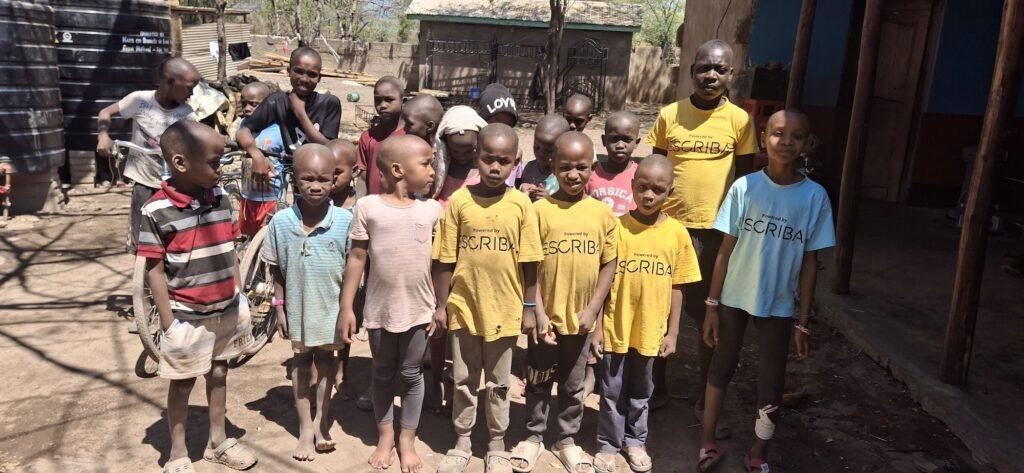 Bilder von Kindern aus einem Waisenhaus in Tansania