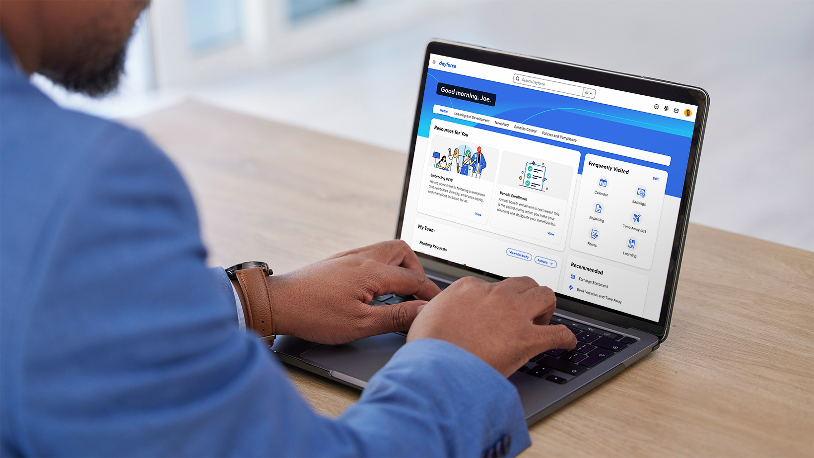 ESCRIBA und Dayforce gehen startegische Partnerschaft im Bereich der HR-Prozessautomatisierung ein